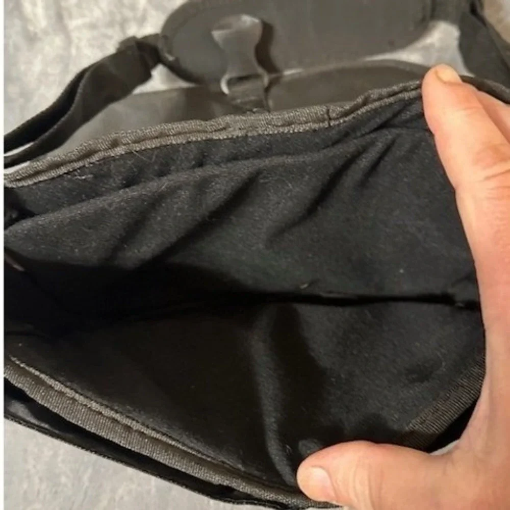 Targus Messenger Bag Black Grey Nylon Tech Tablet Laptop Crossbody Travel Case